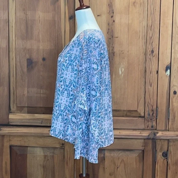 Nannette lepore pink & Blue Print 💯 Silk Blouse w/ Ruffle Sleeves Sz. MD - Picture 3 of 16